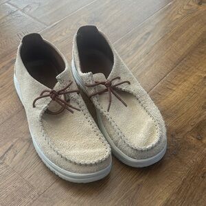 Hey Dude Stowe Men’s Size 11 Tan Suede Casual Comfort Slip On Loafers
